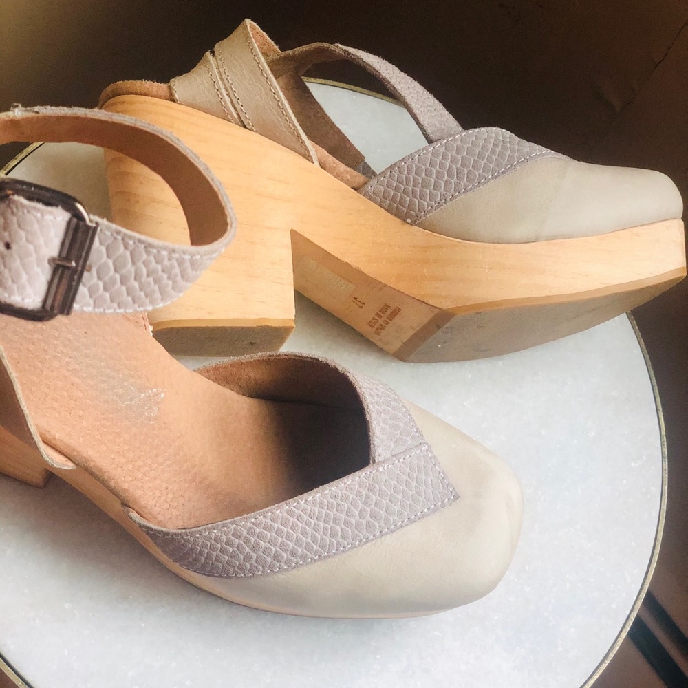 FREE PEOPLE WALK THIS WAY CLOGS